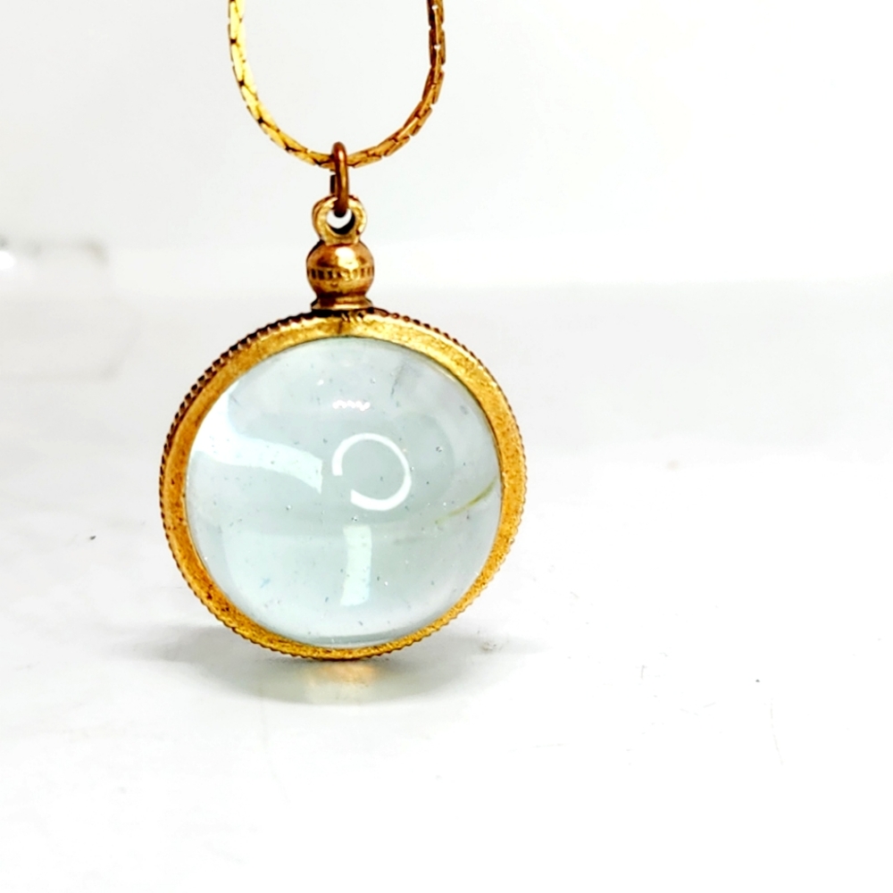 Elegant Gold and Clear Pendant Necklace